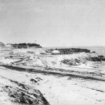 白雪下被日军轻取的清军北山嘴要塞炮台几座炮台，可以看出，日军1发炮弹也没打过。