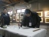 书法家在中国刻字艺术馆现场挥毫泼墨。（杨强 摄）