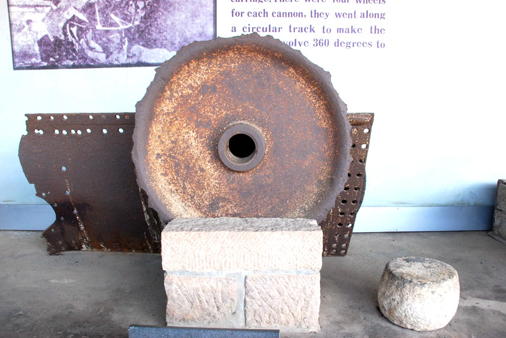 1890-1895年威海龙庙嘴炮台21厘米口径大炮炮轮