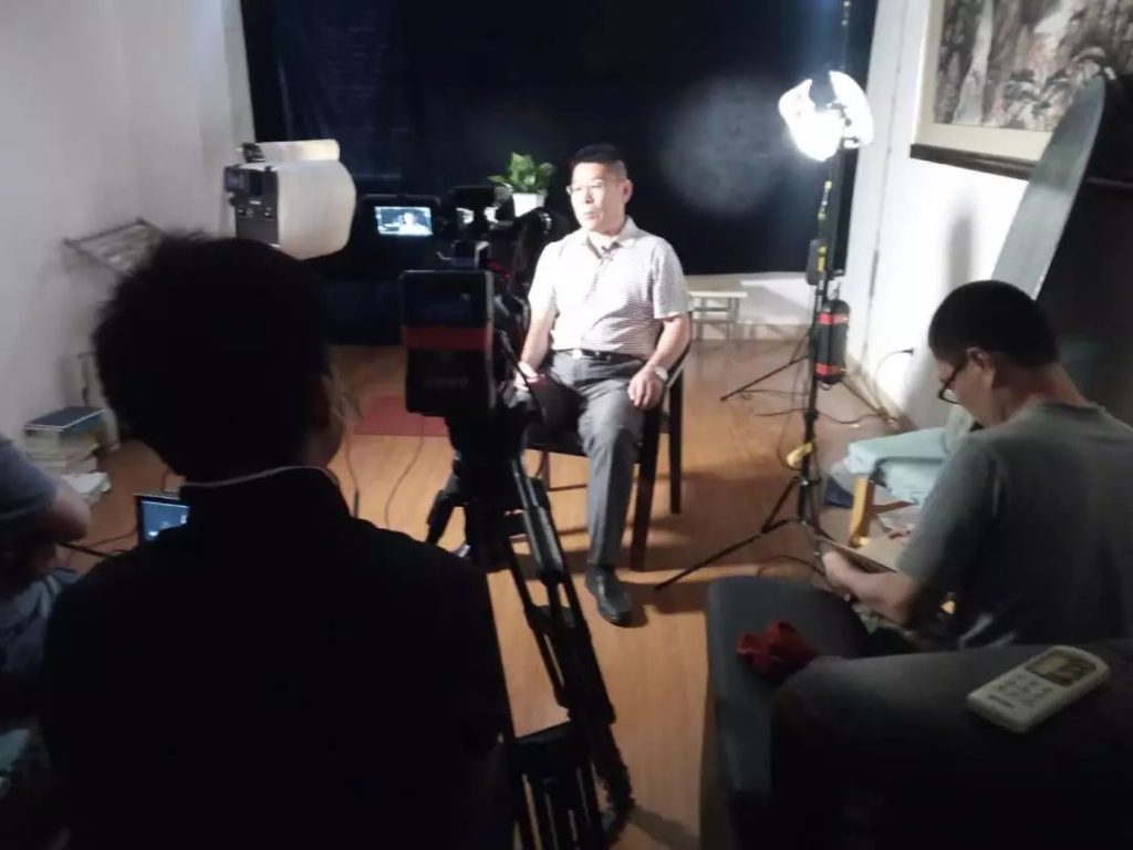 央视记者现场采访王记华研究员